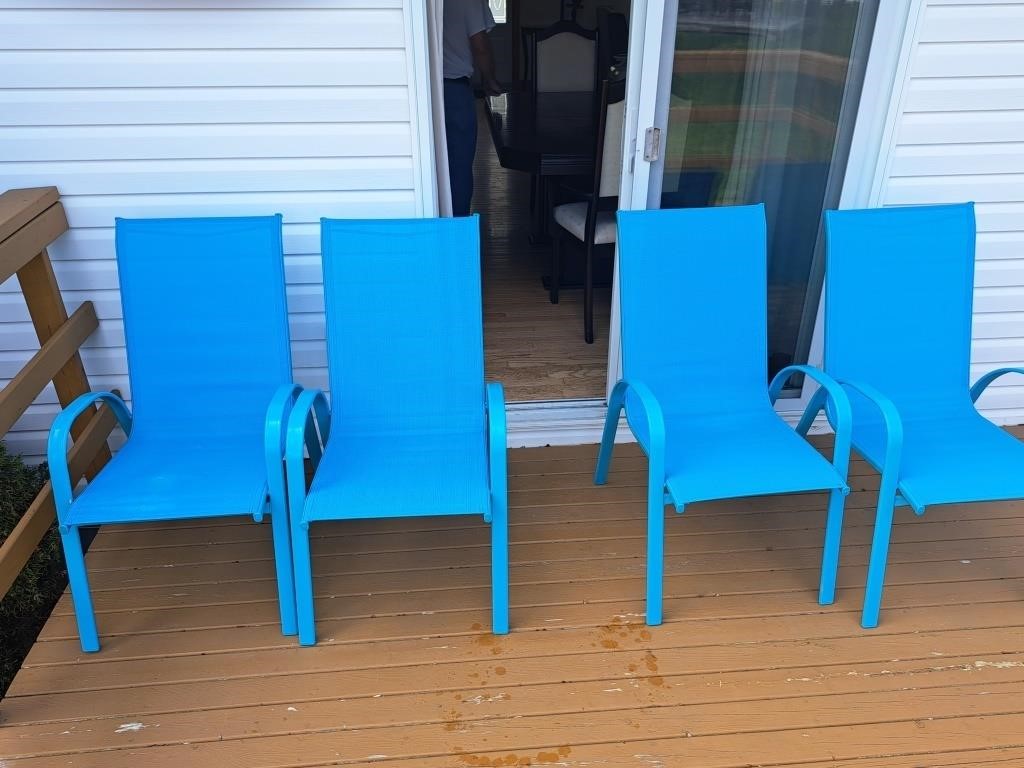 4 deck chairs with cushions