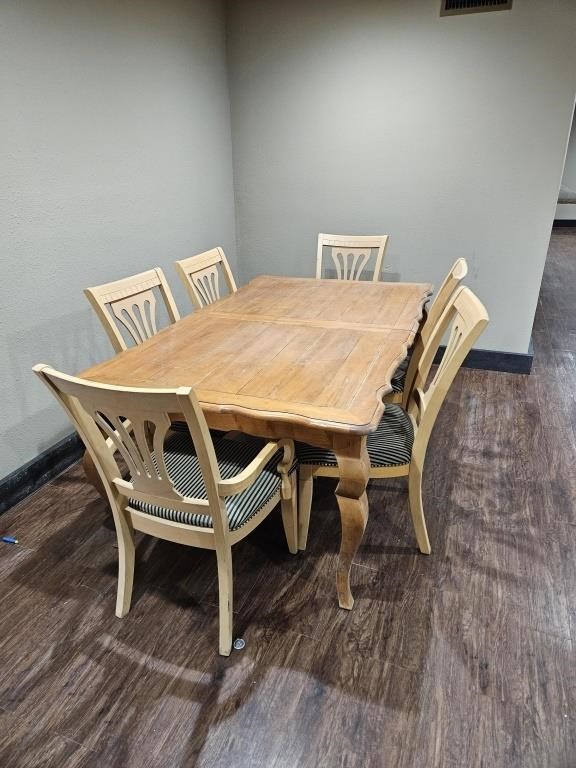 Solid wood Dinning table with Chairs