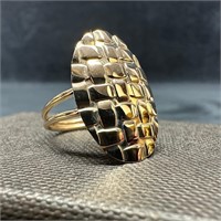 14k Gold Oval Shield Ring With Weave Pattern