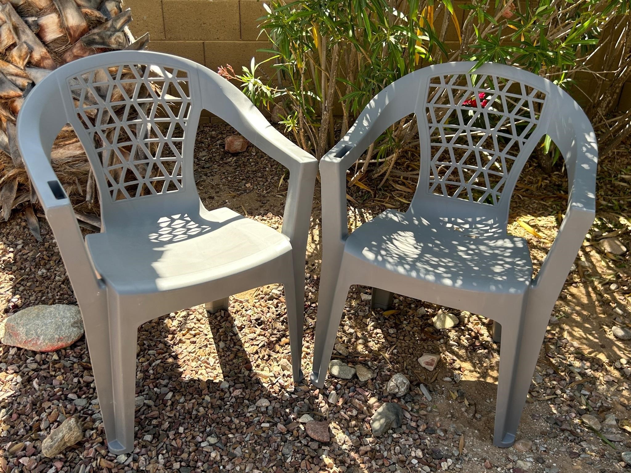2 Plastic Patio Chairs in Good Condition