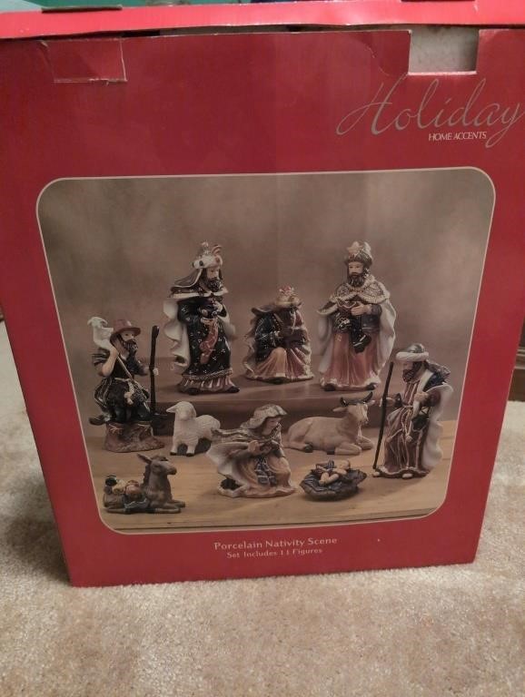 Holiday porcelain nativity set w box