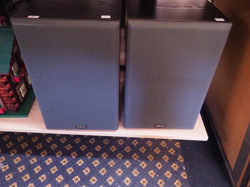 Pair of Yamaha speakers 15" tall