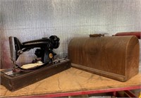 Vintage Singer sewing maching & case