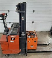 Electric BT1 pallet stacker model LSB and its