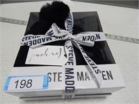 Steve Madden hat and scarf gift set
