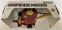 1/16 New Holland Grinder-Mixer,NIB