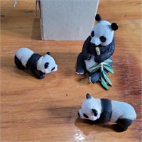 3 pandas