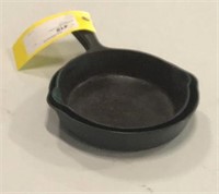 (1)  Wagner & (1) Griswold Cast Iron Skillets