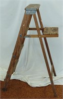 4' Wooden Step Ladder