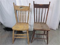 2 chaises antique pressed-back