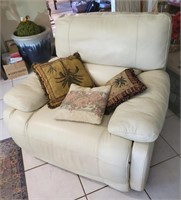 Leather electric recliner oversize like new.