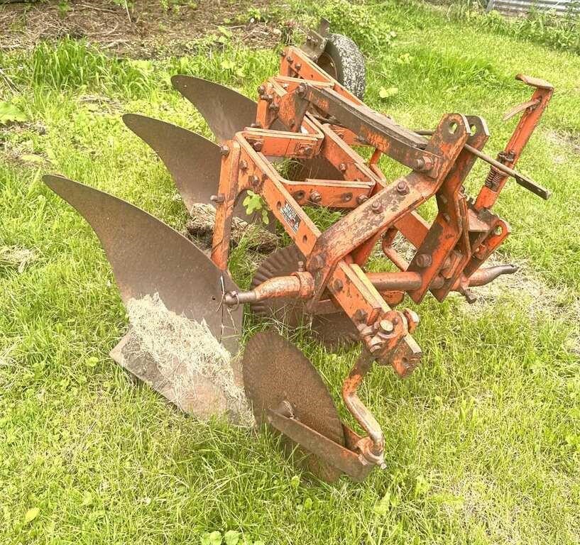 Allis Chalmers- 3 bottom mounted plow (16 in.)