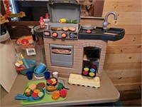 Little Tikes kitchen 34" t w/ lots of accessories