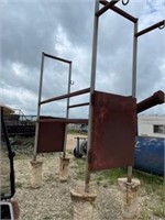 LL - Horse/Cattle Grooming Chute