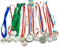Lot de 13 médailles de sport avec rubans