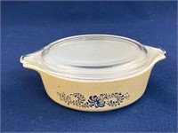 Vintage Pyrex Homestead 471-B Casserole, there is