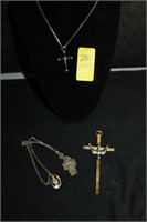 LOT OF RELIGIOUS JEWELRY