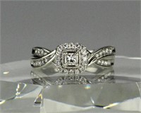 DIAMOND AND WHITE GOLD ENGAGEMENT RING