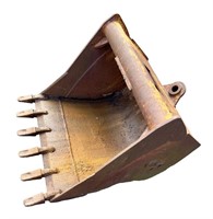 CP 36" toothed digging bucket having 6 replaceable