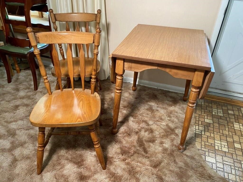 dining table w/ 2 chairs