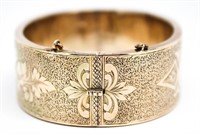 LADIES 14K YELLOW GOLD VICTORIAN ETCHED BANGLE