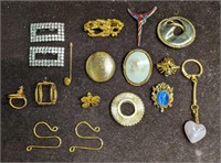 17 Vintage Miscellaneous Costume Jewelry Pins Broo