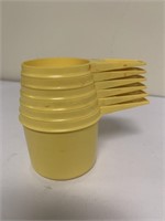 Vintage yellow Tupperware measuring cups needs a
