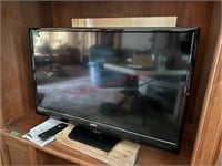 Sanyo 32" Flat Screen TV w/ Remote