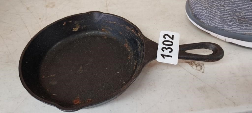 LODGE 1 CAST IRON SKILLET