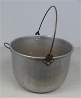 Aluminum pot with handle.