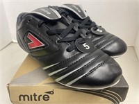 Boys’ Mitre Maestro. Black. Size 5