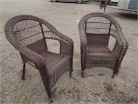 2 Wicker patio chairs