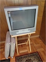 SONY PORTABLE TV, TV TRAY AND RUNNER RUG