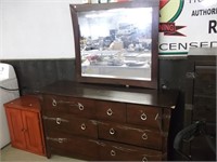 8 DRAWER LADIES DRESSER WITH MIRROR DAMAGED