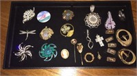 SELECTION OF COSTUME JEWELRY, BUTTONS AND BUCKLES