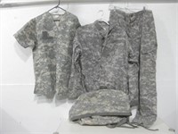 US JSLIST Bag Sz 16 W/Military Clothing Sz M