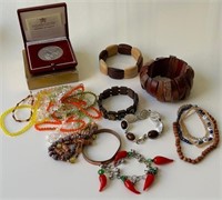 J - MIXED LOT OF COSTUME JEWELRY (J11 1)