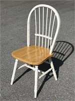 Windsor 38in Chair w/Turned Legs LIKE NEW!