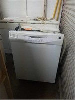 White GE Dishwasher W1C