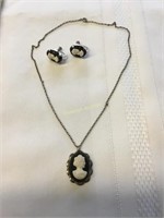 Necklace earring set