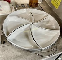 DIVIDED SERVING TRAY IN BASKET