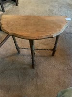 Wooden Duncan Phyfe Style Table- sizes in pics