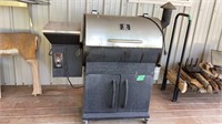 Z Grills grill
Wood pellet grills
With cover