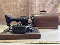 Singer Sewing Machine with Wooden Case