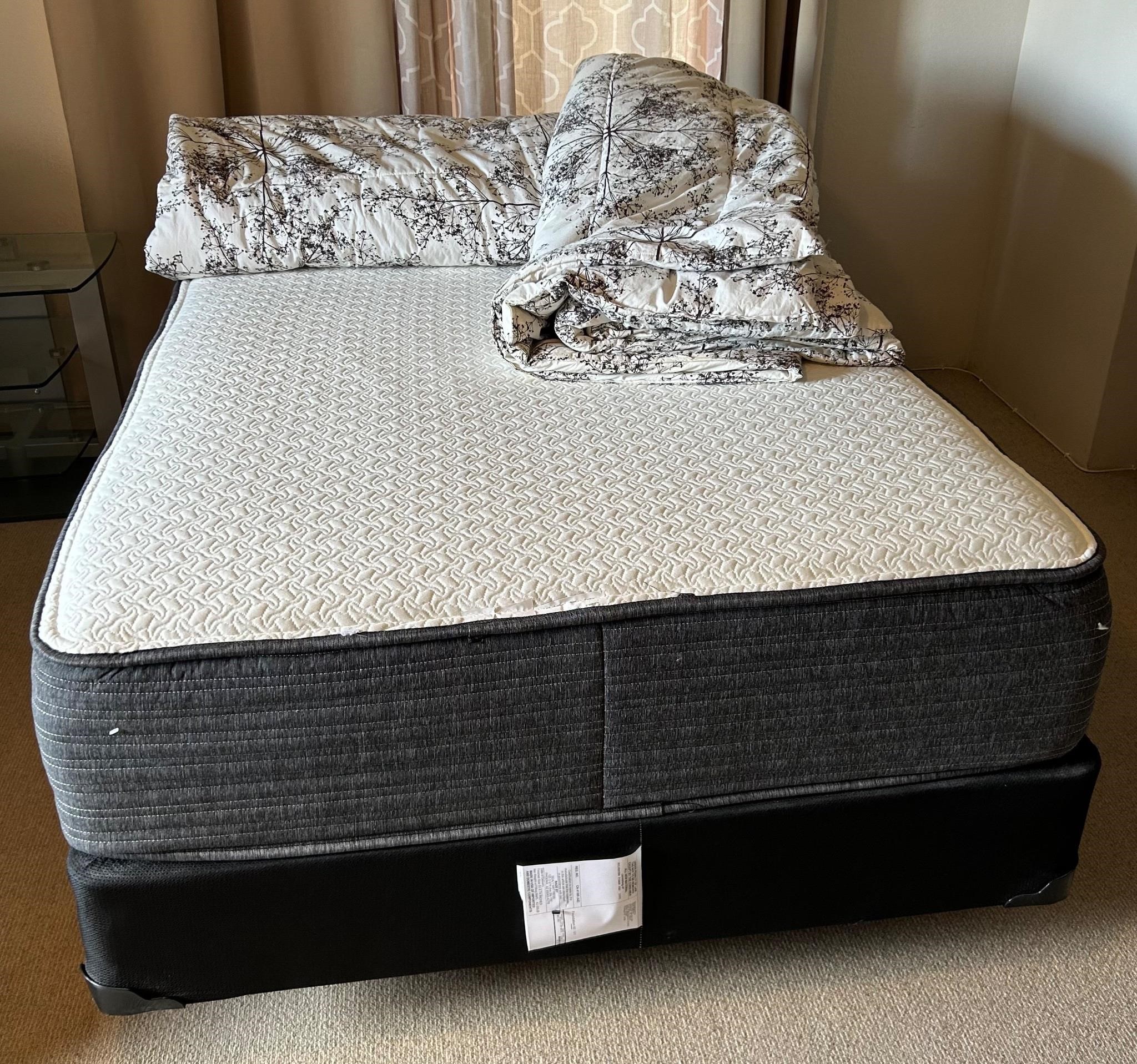 Full Size BeautyRest Hybrid Queen Mattress + Frame