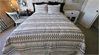 7PC QUEEN BEDDING