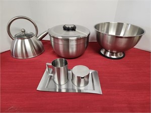 5pc Stainless Steel Set - Bowls, Kettle and more