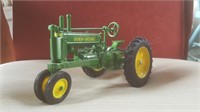 John Deere Unstyled B Toy Tractor 1/16 scale