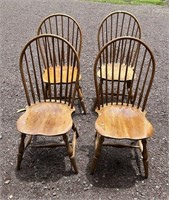 (4) Vintage Wooden Spindel Back Dining Room Chairs