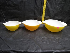 3 Vintage Pyrex Nesting Bowls (some wear)